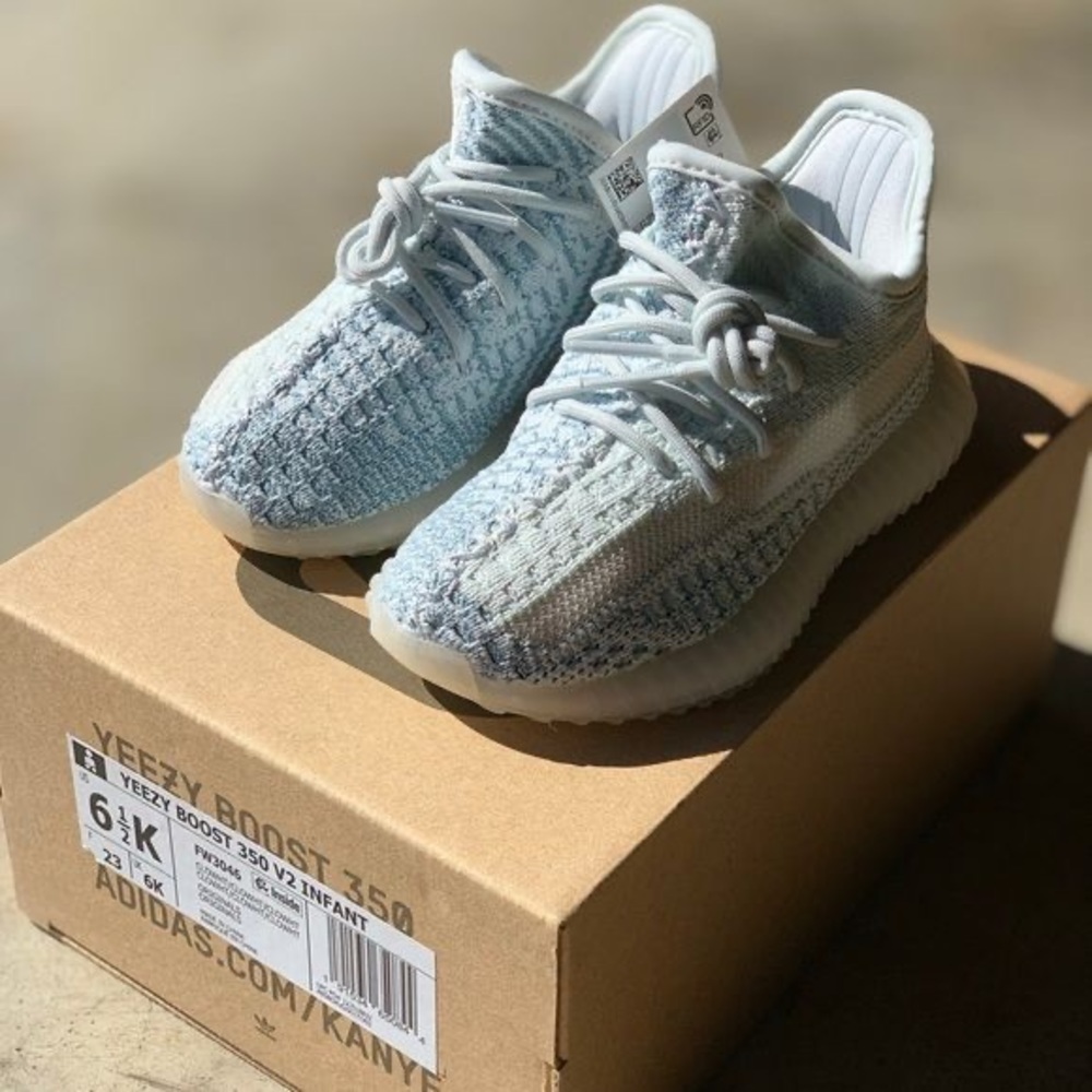 Yeezy cloud white toddlers (6Y)